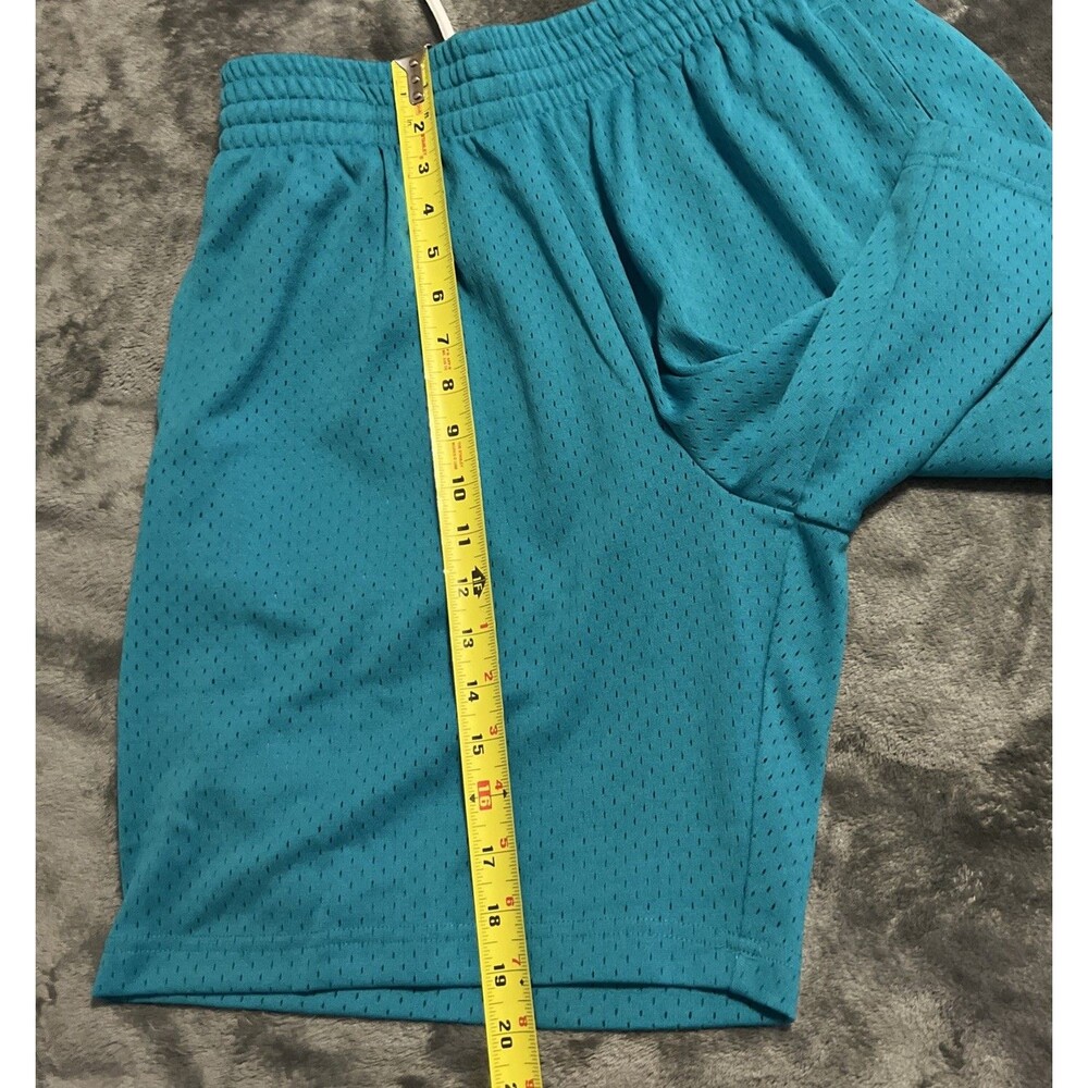 Medium Mitchell & Ness Mesh Shorts Men's - Picture 6 of 7